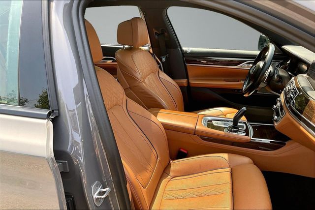 2022 BMW 7 Series 750i xDrive - 23053810 - 12