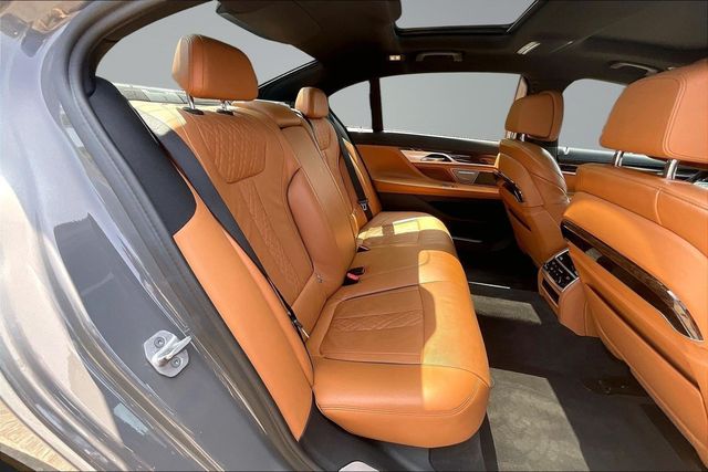 2022 BMW 7 Series 750i xDrive - 23053810 - 13