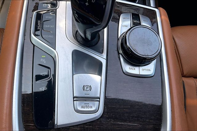 2022 BMW 7 Series 750i xDrive - 23053810 - 29
