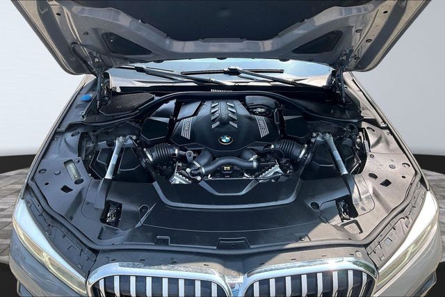 2022 BMW 7 Series 750i xDrive - 23053810 - 38