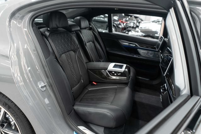 2022 BMW 7 Series 750i xDrive - 22929292 - 15