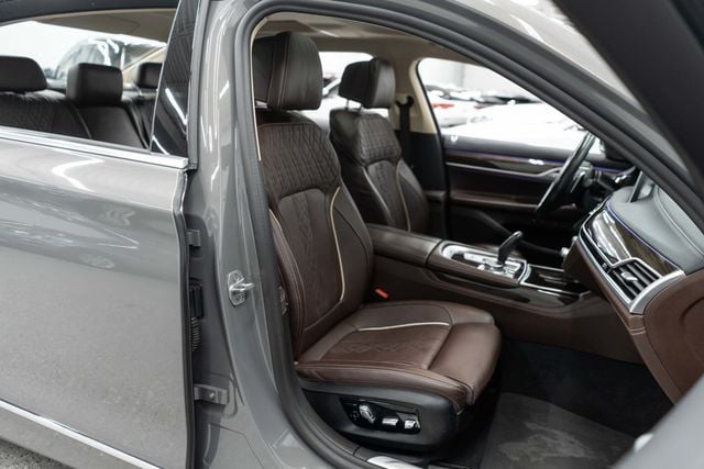 2022 BMW 7 Series 750i xDrive - 23038141 - 9