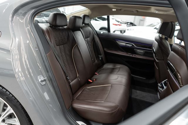 2022 BMW 7 Series 750i xDrive - 23038141 - 11