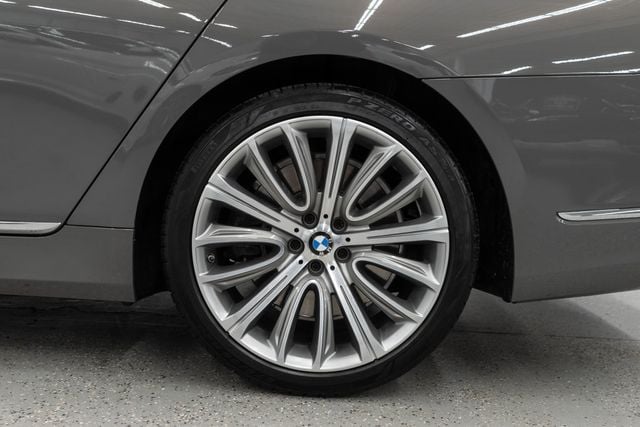 2022 BMW 7 Series 750i xDrive - 23038141 - 40