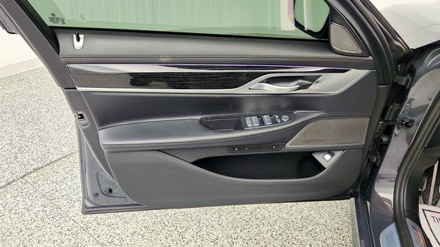 2022 BMW 7 Series 750i xDrive w/ Twin-Turbo V8 Engine & Executive Luxury Features - 22997944 - 10