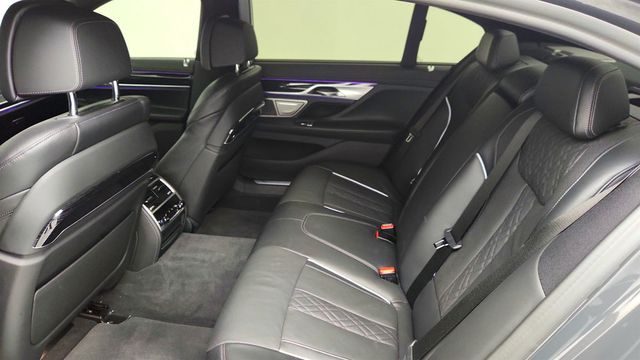 2022 BMW 7 Series 750i xDrive w/ Twin-Turbo V8 Engine & Executive Luxury Features - 22997944 - 21