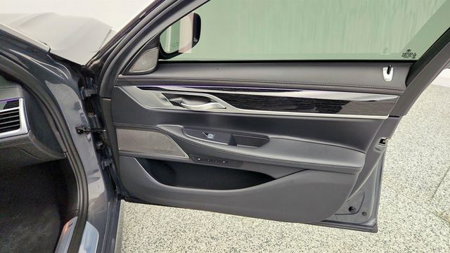 2022 BMW 7 Series 750i xDrive w/ Twin-Turbo V8 Engine & Executive Luxury Features - 22997944 - 26