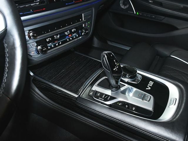 2022 BMW 7 Series M760i - 23064857 - 54