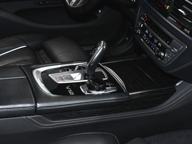 2022 BMW 7 Series M760i - 23064857 - 77