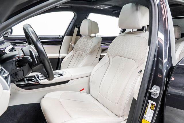 2022 BMW 7 Series M760i xDrive - 22976044 - 37