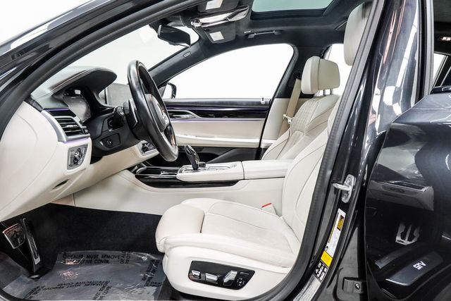 2022 BMW 7 Series M760i xDrive - 22976044 - 38