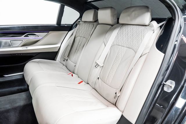 2022 BMW 7 Series M760i xDrive - 22976044 - 39