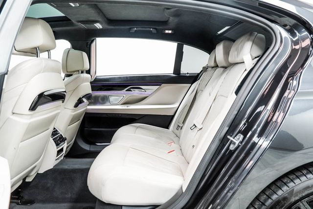 2022 BMW 7 Series M760i xDrive - 22976044 - 40