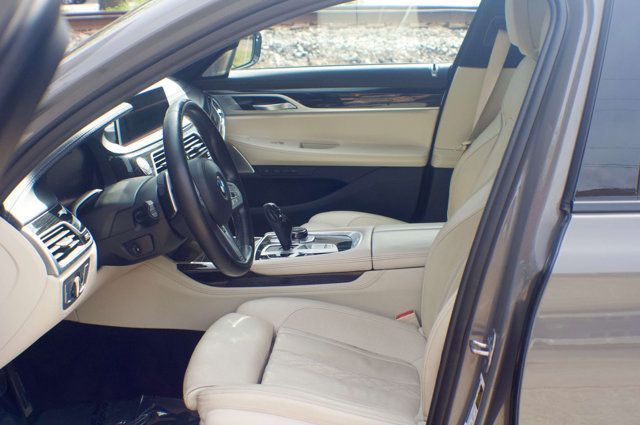 2022 BMW 7 Series MSRP$118640/DrivingAssistanceProPkg/M-SportPkg/ExecutivePkg/NAV - 22999606 - 17