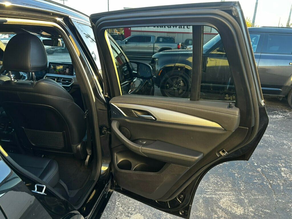 2022 BMW X3 LocalTrade/M-40i/ParkingAssistancePkg/PanoramicRoof/NAV - 22940009 - 17