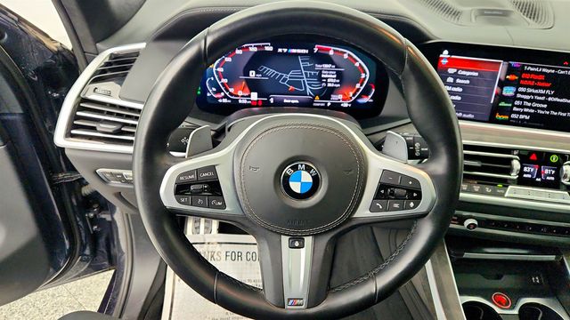 2022 BMW X7 M50i SAV w/ B&W Diamond SS + Executive & Luxury Seating Packages - 22963370 - 12
