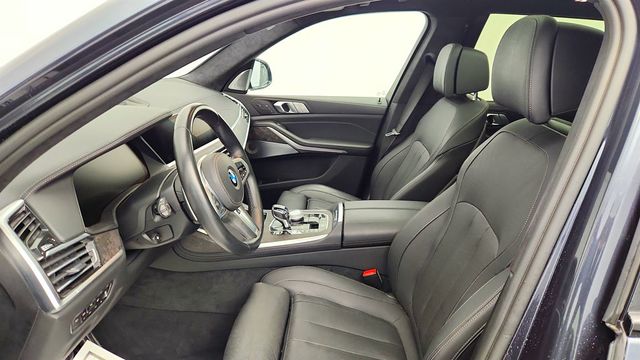 2022 BMW X7 M50i SAV w/ B&W Diamond SS + Executive & Luxury Seating Packages - 22963370 - 17