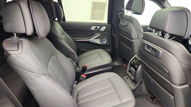 2022 BMW X7 M50i SAV w/ B&W Diamond SS + Executive & Luxury Seating Packages - 22963370 - 21