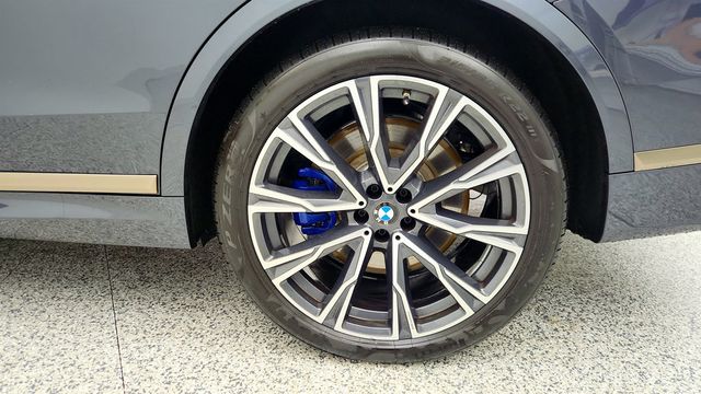 2022 BMW X7 M50i SAV w/ B&W Diamond SS + Executive & Luxury Seating Packages - 22963370 - 8
