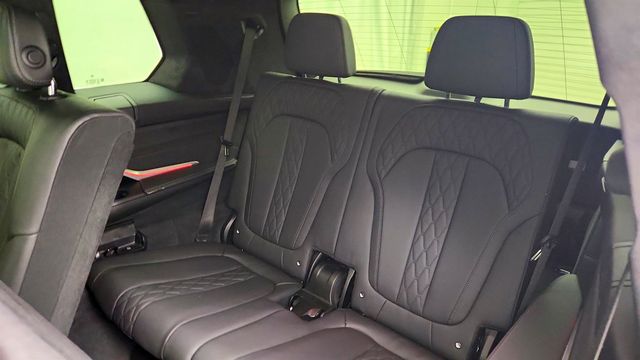 2022 BMW X7 M50i SAV w/ Driver Assist Pro, Executive & Luxury Seating Pkgs - 23006224 - 22