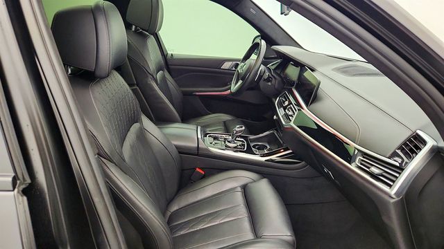 2022 BMW X7 M50i SAV w/ Driver Assist Pro, Executive & Luxury Seating Pkgs - 23006224 - 25
