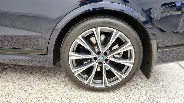 2022 BMW X7 M50i SAV w/ Driving Assistance Pro Pkg & Executive Pkg - 23079089 - 8