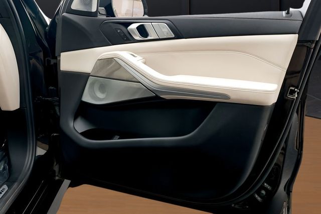 2022 BMW X7 M50i Sports Activity Vehicle - 23016390 - 25