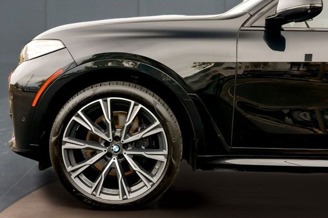 2022 BMW X7 M50i's photo