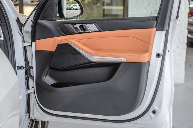 2022 BMW X7 X7 40i xDRIVE M SPORT WHITE ON BROWN NAV PANO ROOF BACKUP CAM - 23022502 - 57