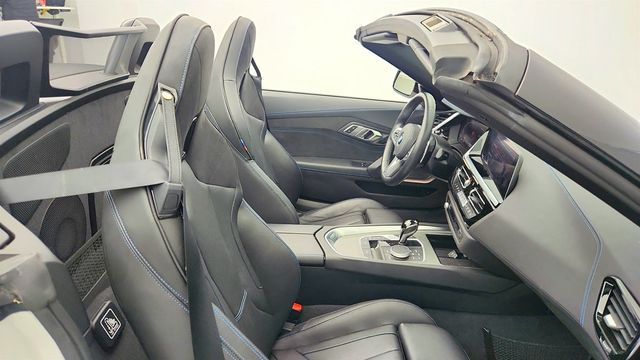 2022 BMW Z4 sDrive30i Roadster with Dynamic Handling Package & Premium Pkg 2 - 22963029 - 23