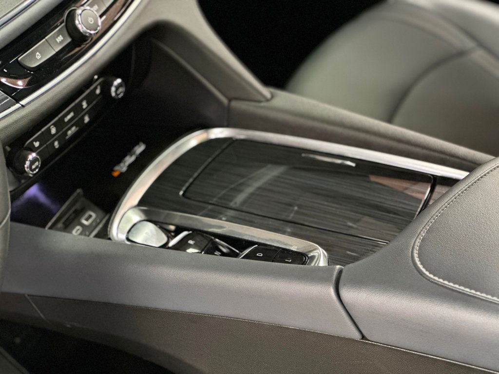 2022 Buick Enclave Essence photo 32