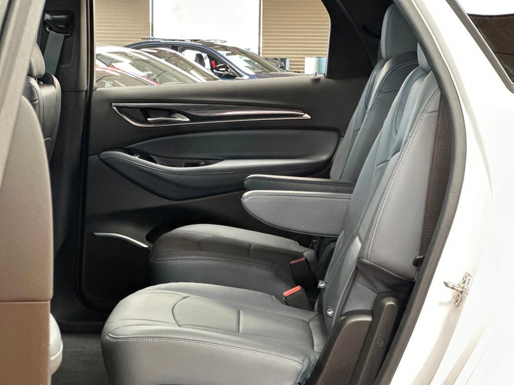 2022 Buick Enclave Essence photo 34