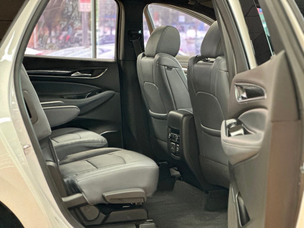 2022 Buick Enclave Essence photo 39
