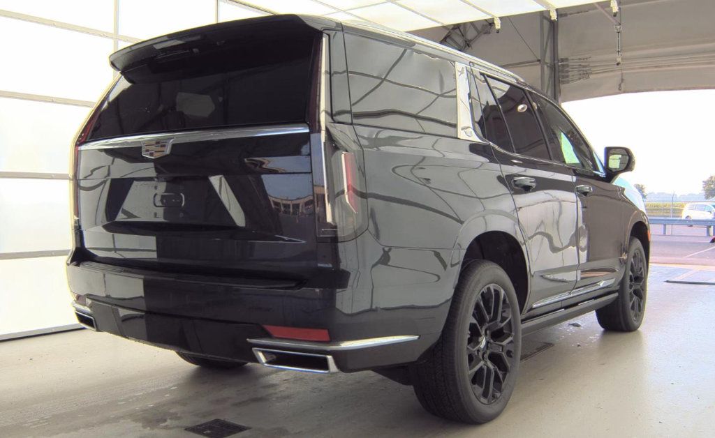 2022 Cadillac Escalade Premium Luxury Platinum photo 3