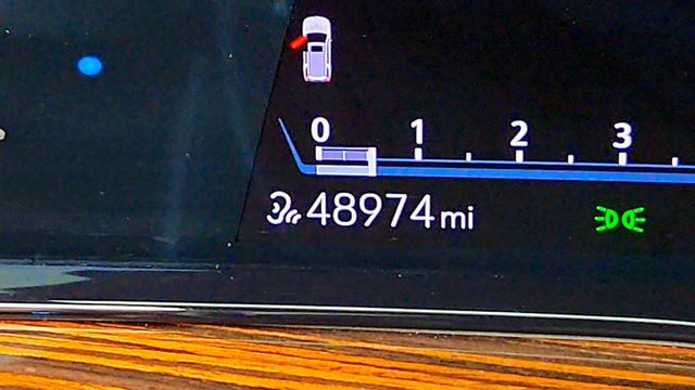 2022 Cadillac Escalade Premium Luxury RWD w/ 6.2L V8 & Panoramic Sunroof - 23090341 - 15