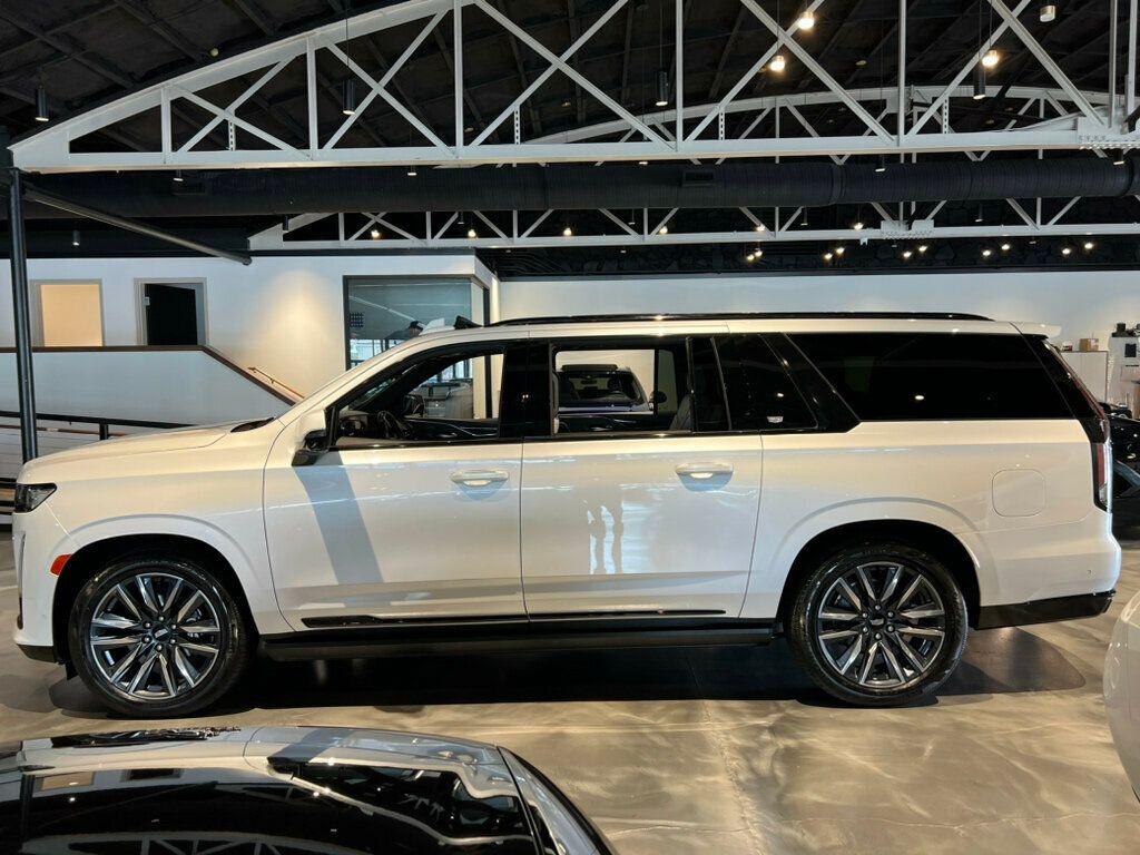 2022 Cadillac Escalade ESV Sport photo 2