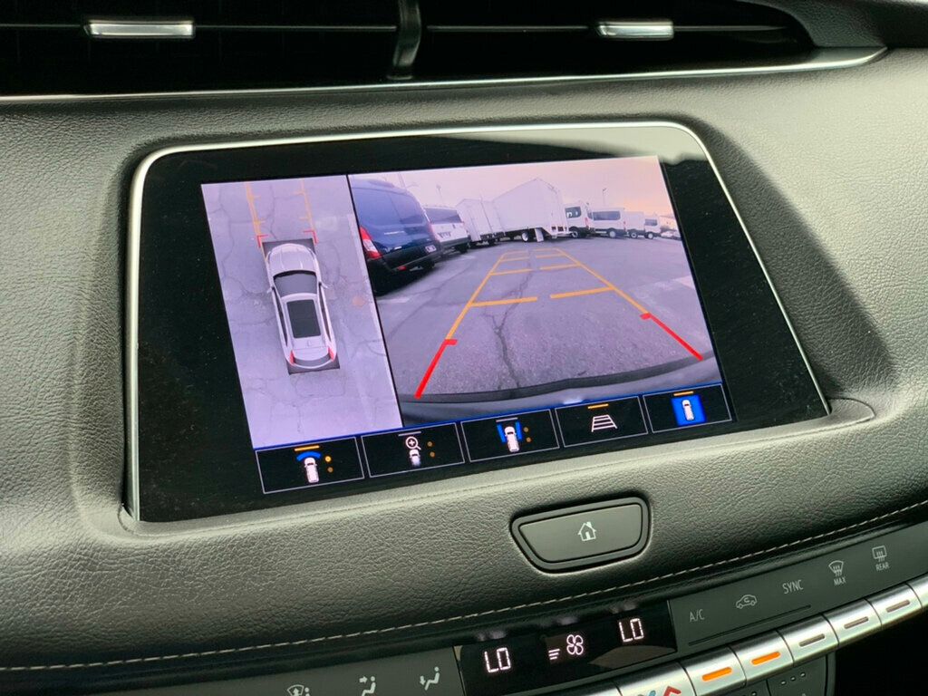 2022 Cadillac XT4 Premium Luxury photo 3