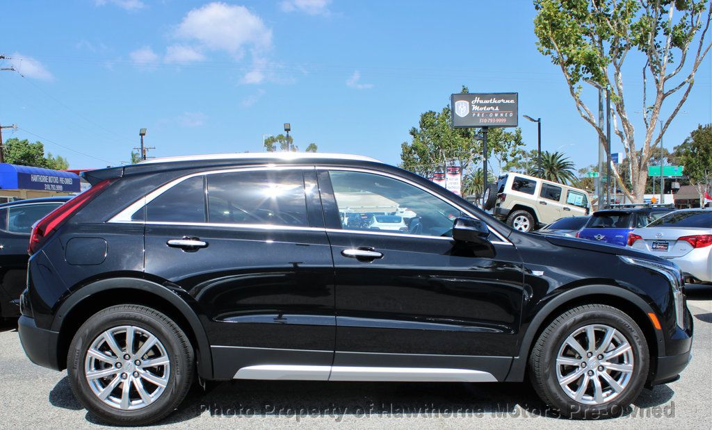 2022 Cadillac XT4 Premium Luxury photo 3