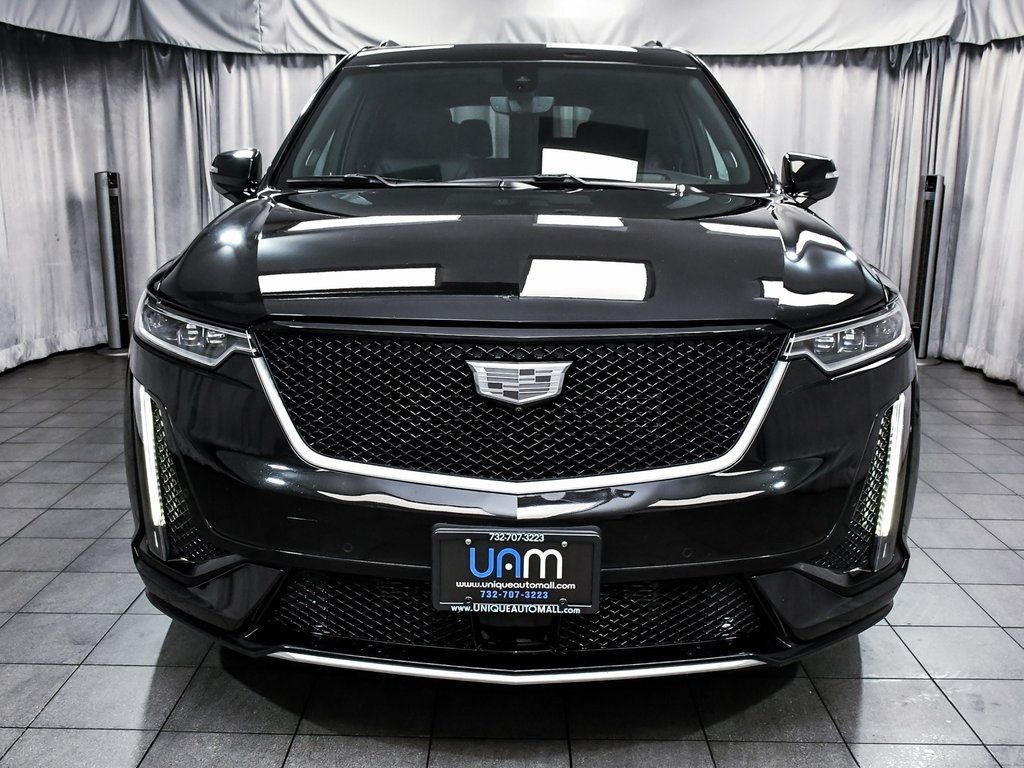2022 Cadillac XT6 Sport photo 2
