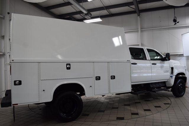 2022 Chevrolet Silverado 5500HD Work Truck photo 2