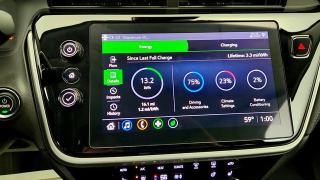 2022 Chevrolet Bolt EUV 4dr LT w/ Comfort & Driver Confidence Packages - 23018217 - 17