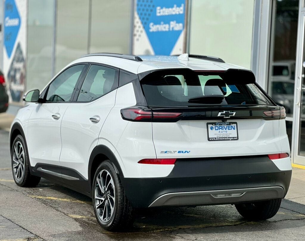 2022 Chevrolet Bolt EUV Premier photo 3