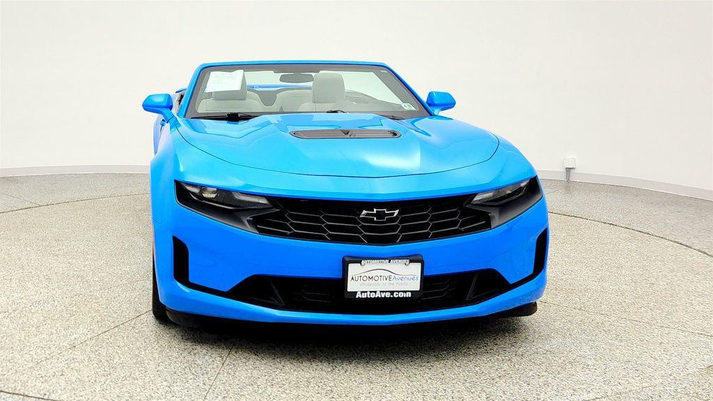 2022 Chevrolet Camaro 2dr Convertible LT1 w/ 6.2L V8 Engine & Apple CarPlay - 22996811 | Video 1