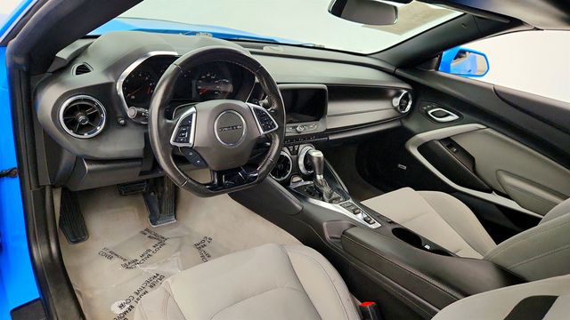 2022 Chevrolet Camaro 2dr Convertible LT1 w/ 6.2L V8 Engine & Apple CarPlay - 22996811 - 11