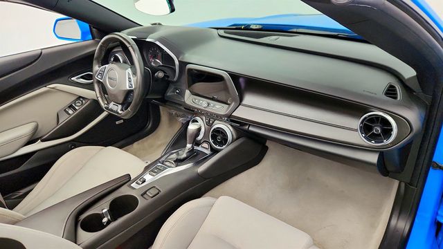 2022 Chevrolet Camaro 2dr Convertible LT1 w/ 6.2L V8 Engine & Apple CarPlay - 22996811 - 24