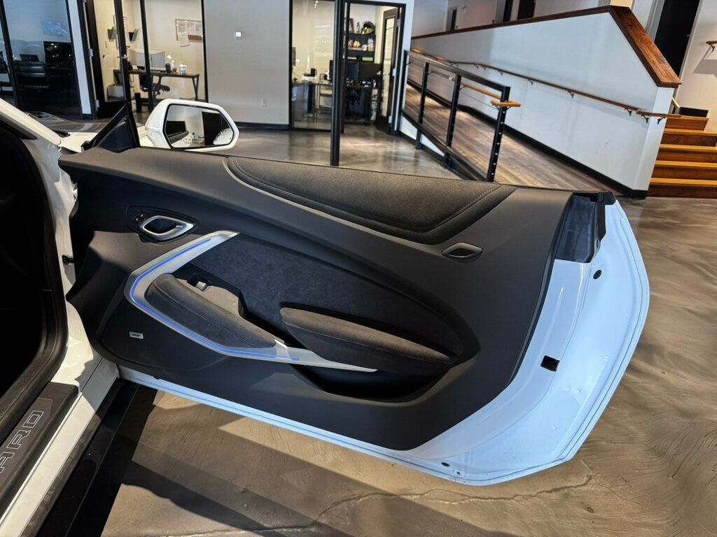 2022 Chevrolet Camaro LocalTrade/ZL1/AeroKit/Htd&CldSeats/ApexWheels/AppleCarplay - 23029520 - 18