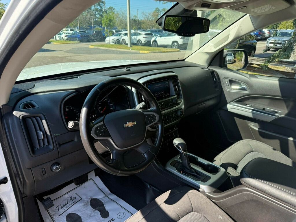 2022 Chevrolet Colorado LT photo 2