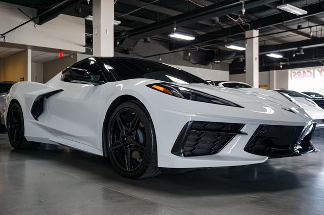 2022 Chevrolet Corvette *Stingray Coupe* *2LT* *Front-Lift* *White/Red* *1-Owner* - 22915786 - 1