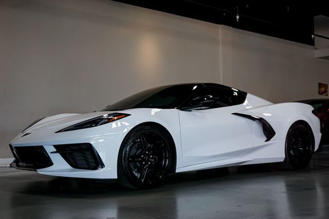 2022 Chevrolet Corvette *Stingray Coupe* *2LT* *Front-Lift* *White/Red* *1-Owner* - 22915786 - 2