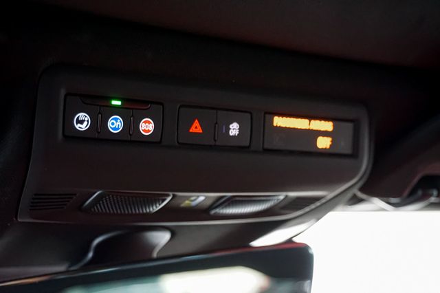 2022 Chevrolet Corvette *Stingray Coupe* *2LT* *Front-Lift* *White/Red* *1-Owner* - 22915786 - 71